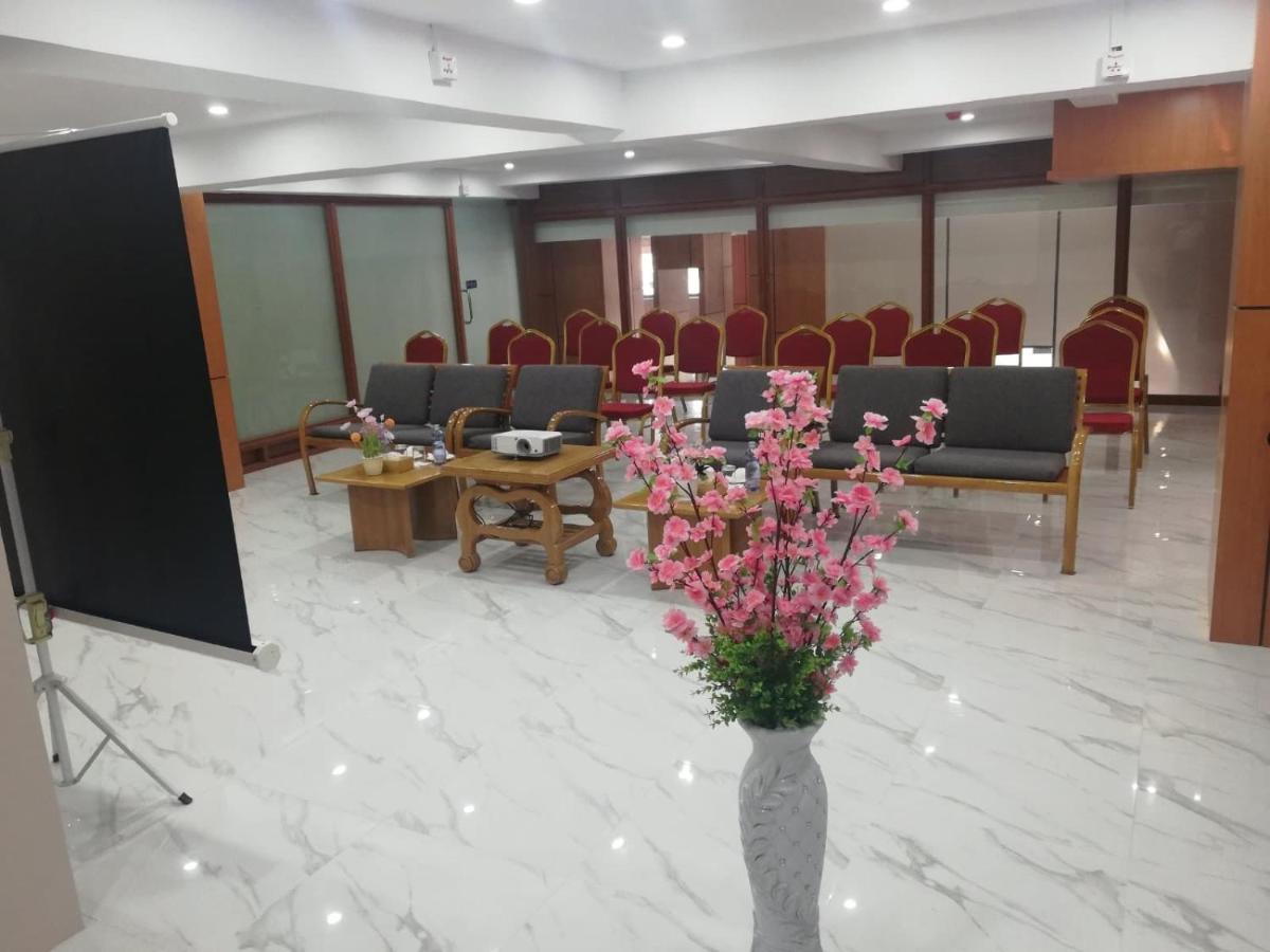 Yangon Hotel 57 Bagian luar foto