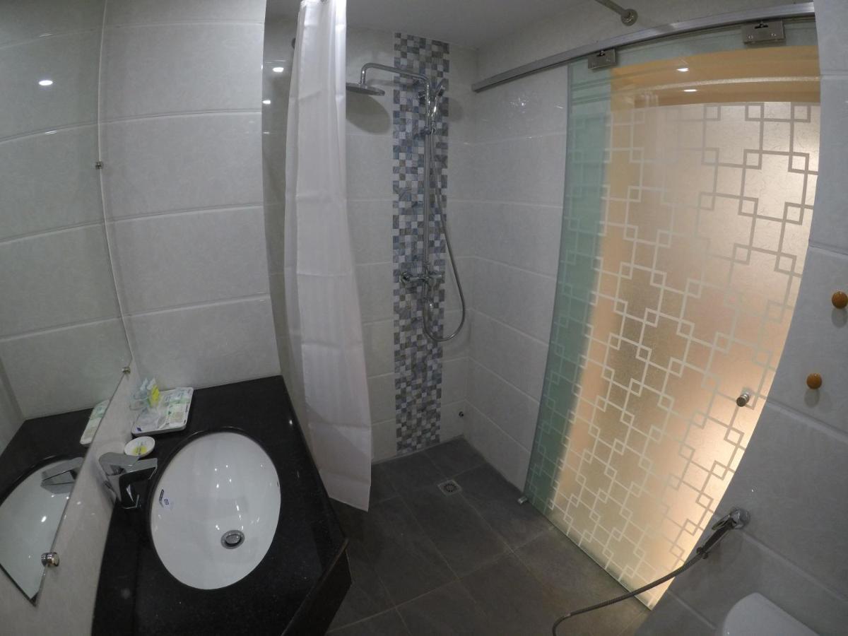 Yangon Hotel 57 Bagian luar foto